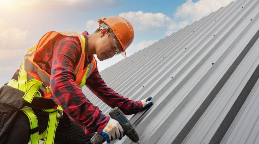 Professional gutter cleaning in Barnard, MO